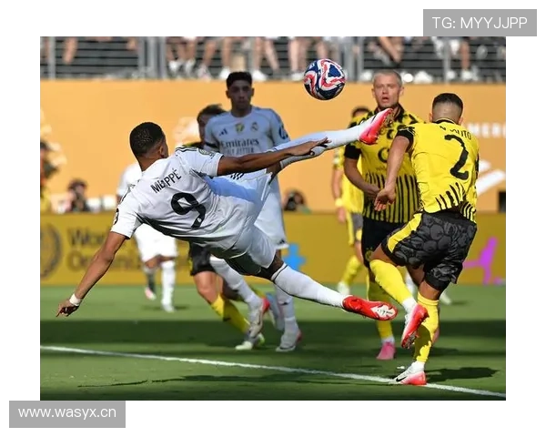 克罗斯离队后,皇马中场控制力出现断层,稳定性面临考验