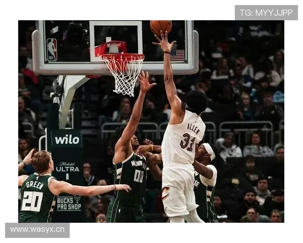 米德尔顿通过挡拆创造多次得分机会，助雄鹿拉开进攻差距